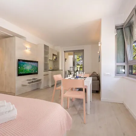 Beachfront Tide Srzic Apartment Makarska