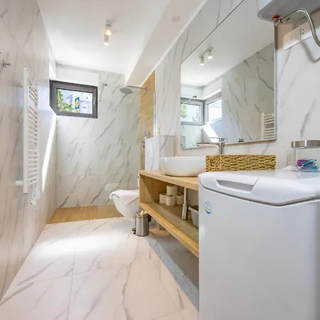 Apartment Beachfront Tide Srzic Makarska