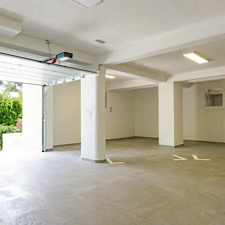 Beachfront Tide Srzic Apartment Makarska